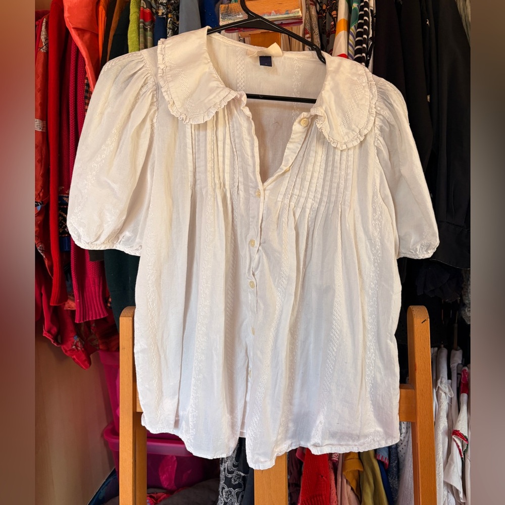 Chic White Blouse with Puff Sleeves and Peter Pan Collar